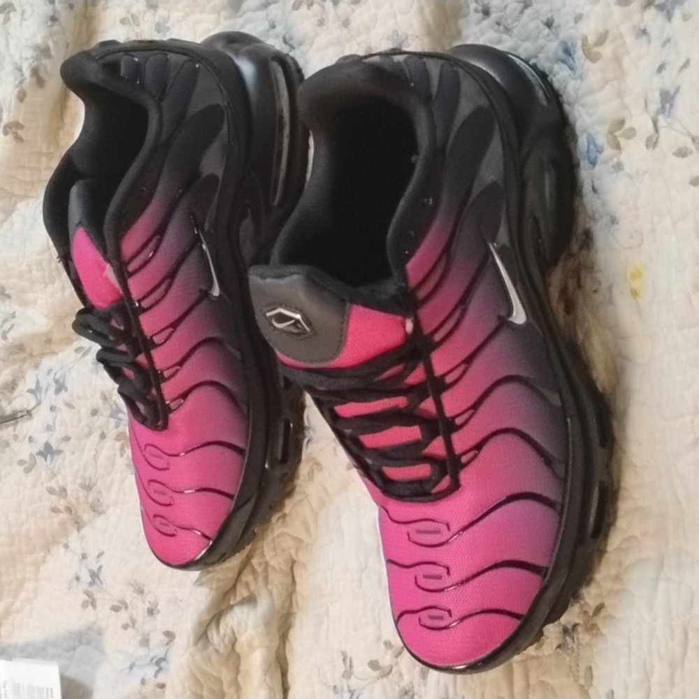 Brand New Size 10 Mens Nike Shoes